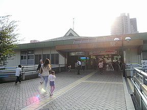 東口駅入口